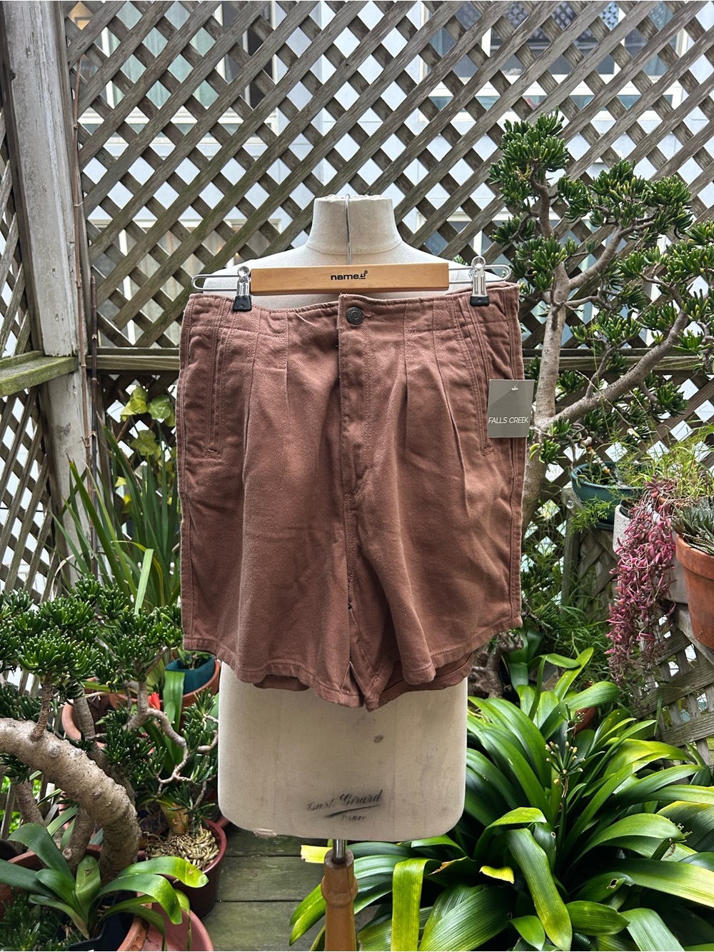 Falls Creek Women's High-Waist Pleated Shorts — Rust Brown Size 8, 4 pockets NWT